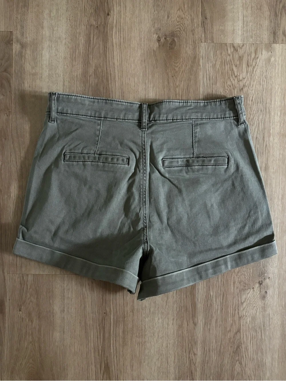 Express Olive Green Shorts Pleated Mom Shorts High Rise Sz 4
